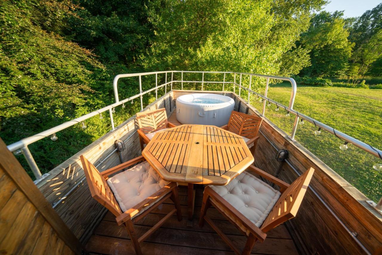 Delightful 2 Bed Double Decker Bus With Hot Tub Hotel Uckfield Exterior foto