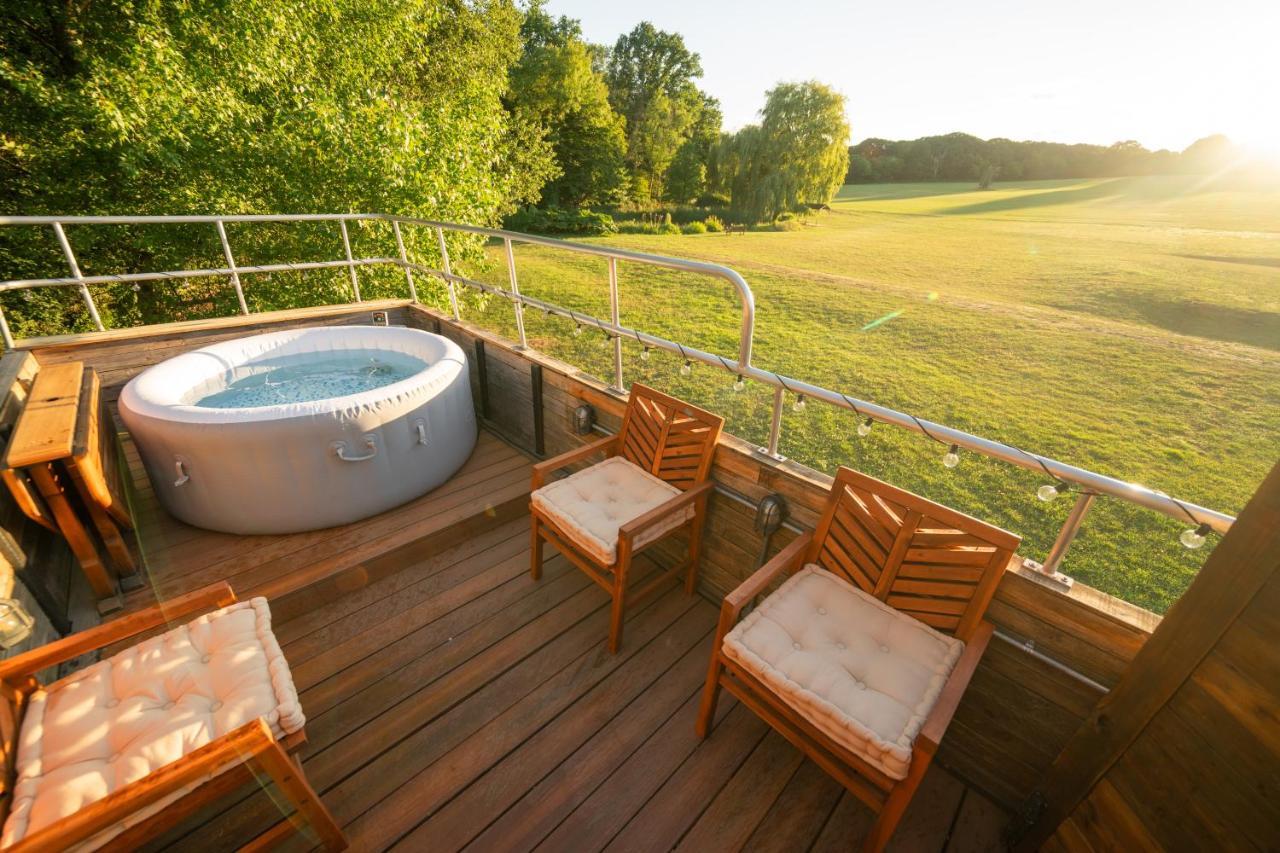 Delightful 2 Bed Double Decker Bus With Hot Tub Hotel Uckfield Exterior foto