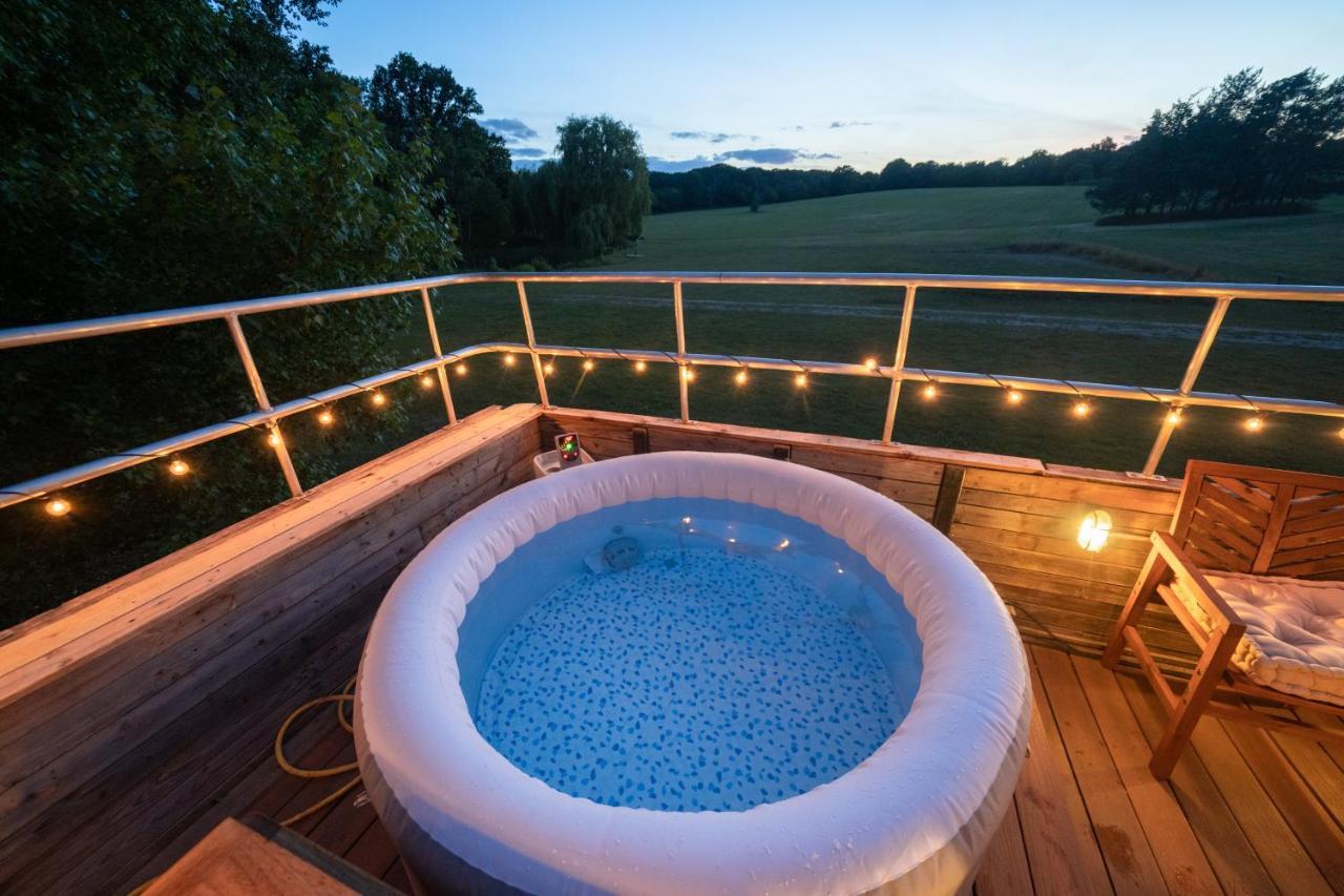 Delightful 2 Bed Double Decker Bus With Hot Tub Hotel Uckfield Exterior foto